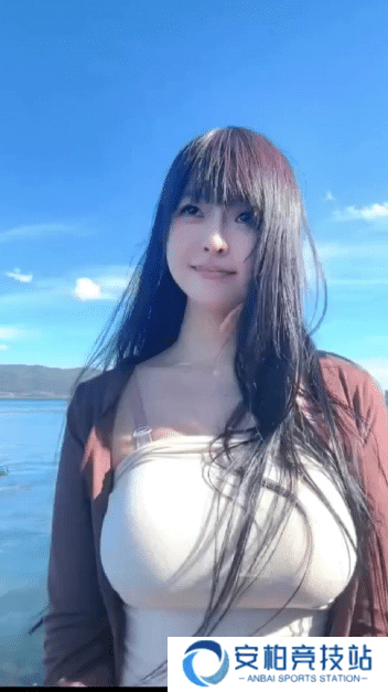 关晓彤又丑上热搜 全靠脸撑着的动态图