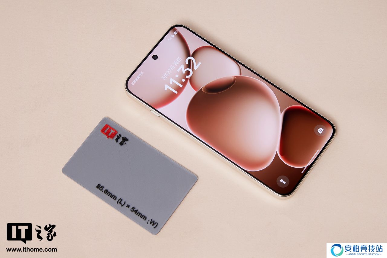 OPPO Find X8 Ultra、X8s 新机外观公布：居中圆形相机模组 + 直角边框设计